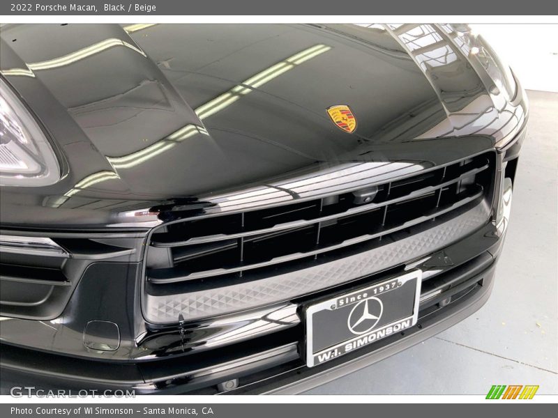 Black / Beige 2022 Porsche Macan