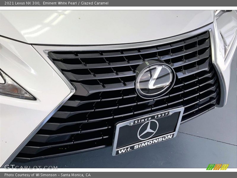 Eminent White Pearl / Glazed Caramel 2021 Lexus NX 300