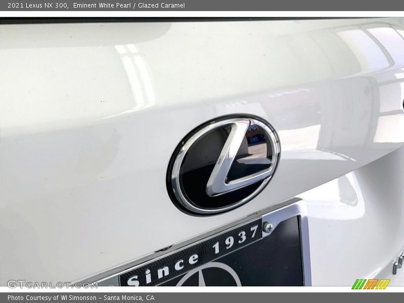 Eminent White Pearl / Glazed Caramel 2021 Lexus NX 300