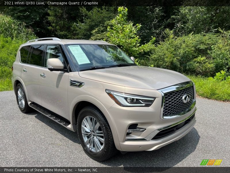 Front 3/4 View of 2021 QX80 Luxe