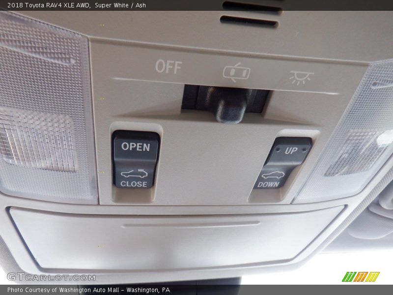Super White / Ash 2018 Toyota RAV4 XLE AWD