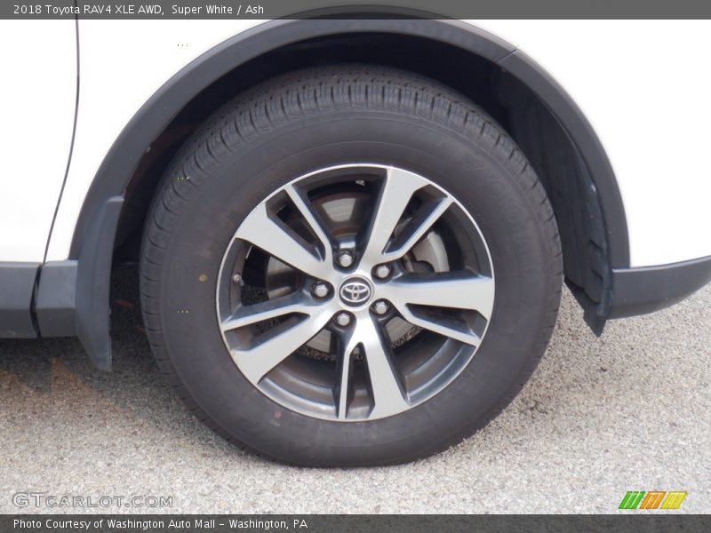 Super White / Ash 2018 Toyota RAV4 XLE AWD