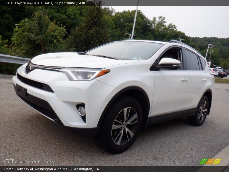 Super White / Ash 2018 Toyota RAV4 XLE AWD