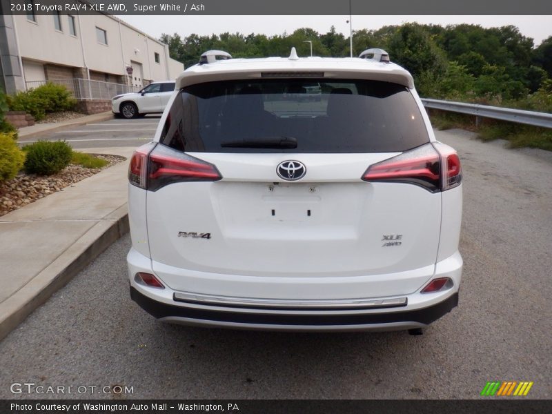 Super White / Ash 2018 Toyota RAV4 XLE AWD