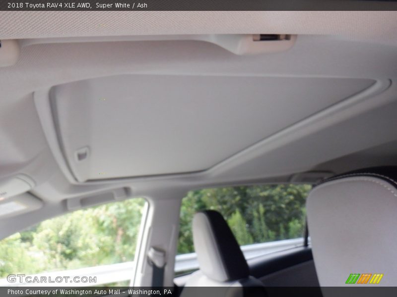Super White / Ash 2018 Toyota RAV4 XLE AWD
