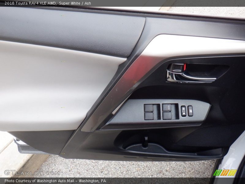 Super White / Ash 2018 Toyota RAV4 XLE AWD