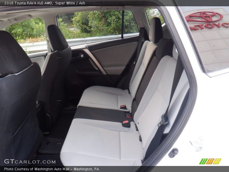 Super White / Ash 2018 Toyota RAV4 XLE AWD