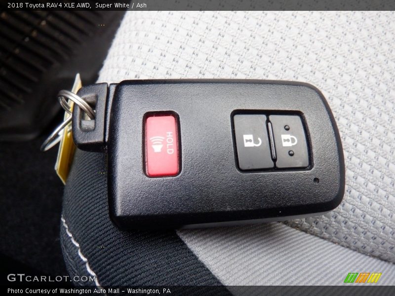 Super White / Ash 2018 Toyota RAV4 XLE AWD