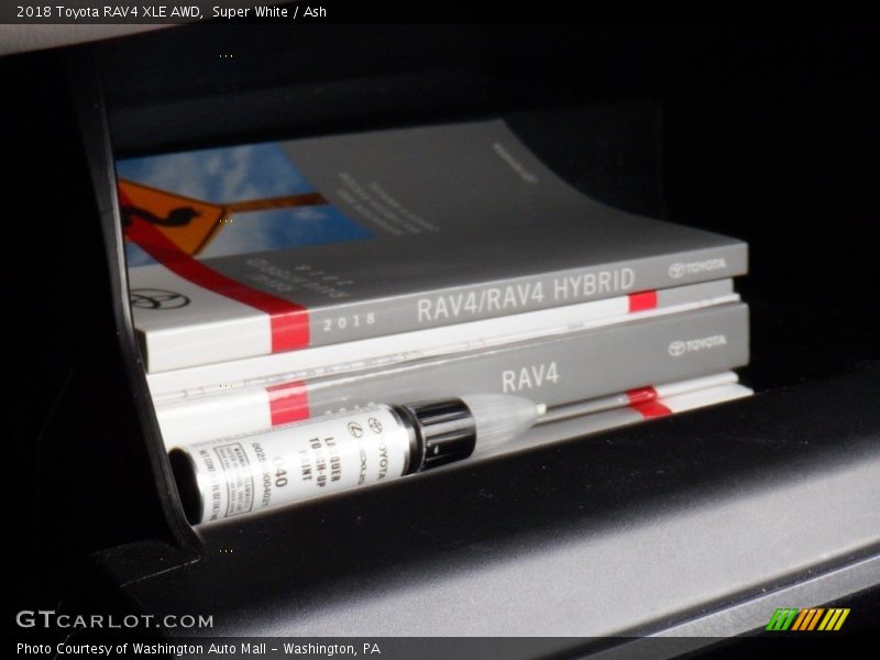 Super White / Ash 2018 Toyota RAV4 XLE AWD