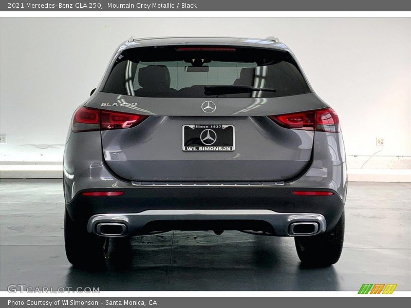 Mountain Grey Metallic / Black 2021 Mercedes-Benz GLA 250