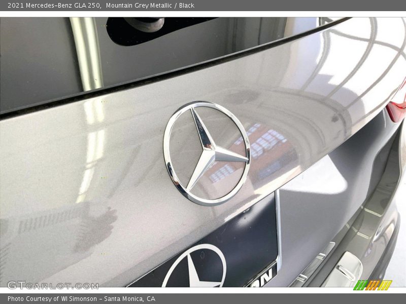 Mountain Grey Metallic / Black 2021 Mercedes-Benz GLA 250