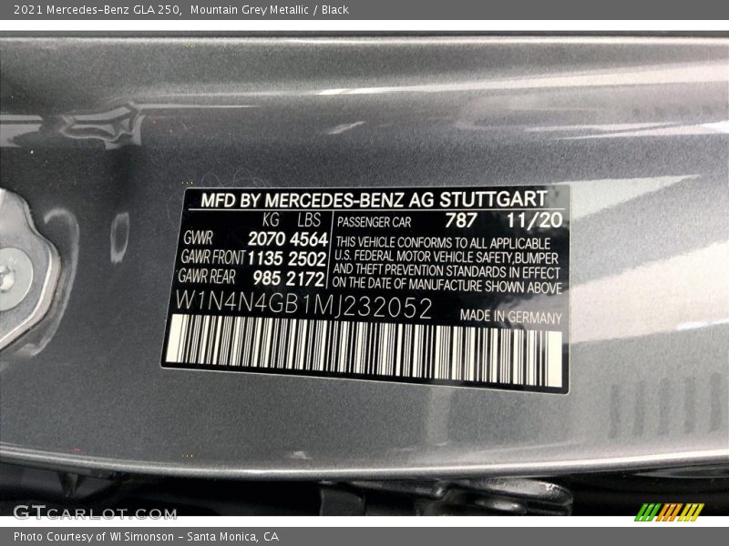Mountain Grey Metallic / Black 2021 Mercedes-Benz GLA 250