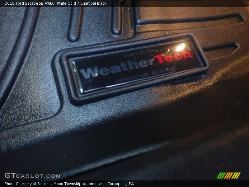 White Gold / Charcoal Black 2018 Ford Escape SE 4WD