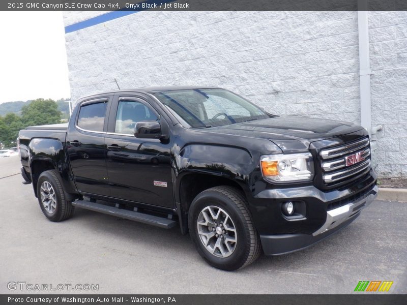 Front 3/4 View of 2015 Canyon SLE Crew Cab 4x4