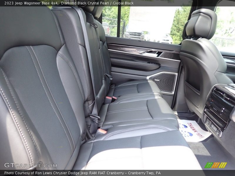Diamond Black Crystal Pearl / Global Black 2023 Jeep Wagoneer Base 4x4