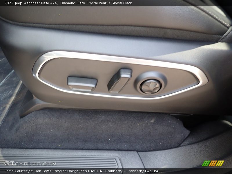 Diamond Black Crystal Pearl / Global Black 2023 Jeep Wagoneer Base 4x4