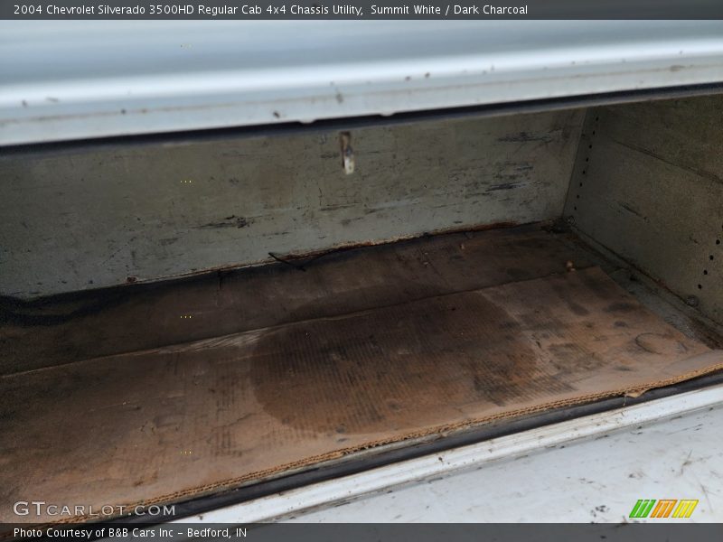 Summit White / Dark Charcoal 2004 Chevrolet Silverado 3500HD Regular Cab 4x4 Chassis Utility