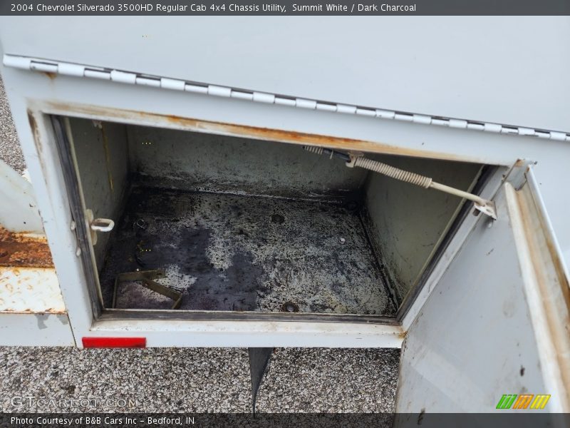 Summit White / Dark Charcoal 2004 Chevrolet Silverado 3500HD Regular Cab 4x4 Chassis Utility