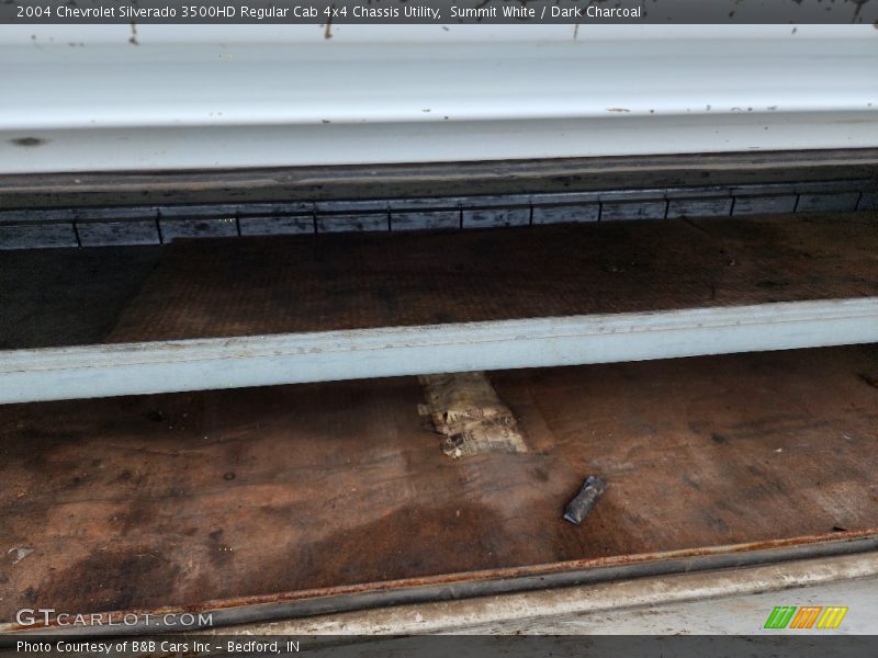 Summit White / Dark Charcoal 2004 Chevrolet Silverado 3500HD Regular Cab 4x4 Chassis Utility