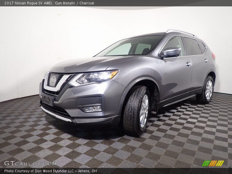 Gun Metallic / Charcoal 2017 Nissan Rogue SV AWD