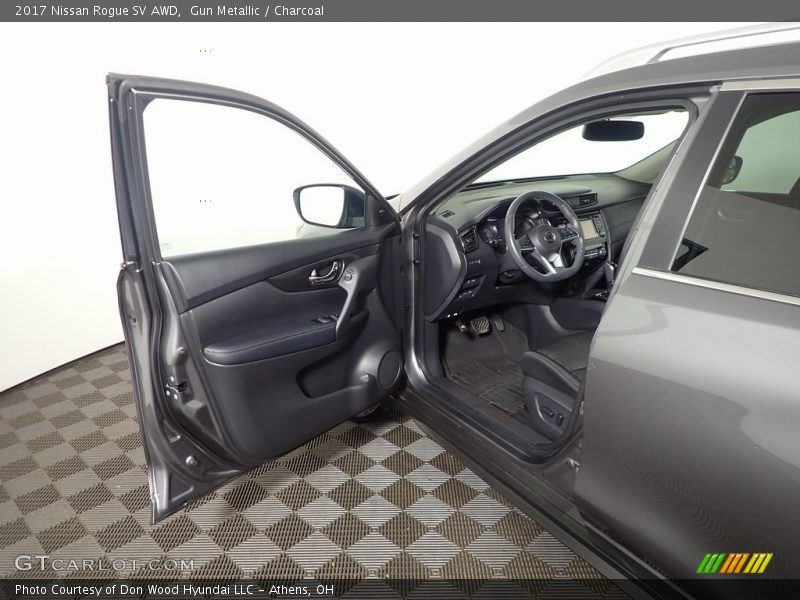 Gun Metallic / Charcoal 2017 Nissan Rogue SV AWD