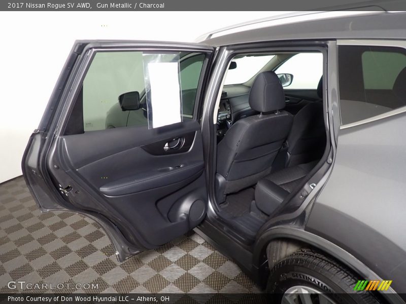 Gun Metallic / Charcoal 2017 Nissan Rogue SV AWD