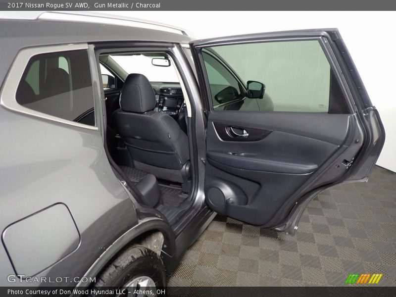 Gun Metallic / Charcoal 2017 Nissan Rogue SV AWD