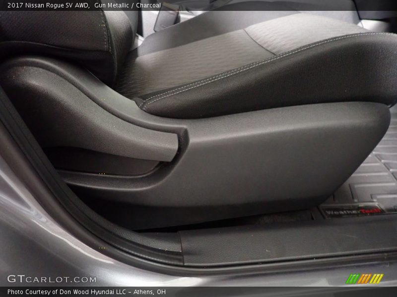 Gun Metallic / Charcoal 2017 Nissan Rogue SV AWD