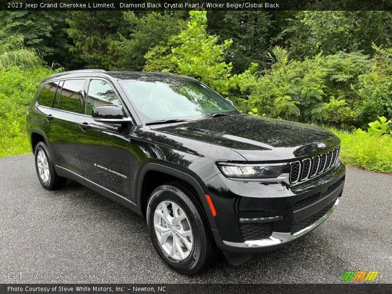 Front 3/4 View of 2023 Grand Cherokee L Limited