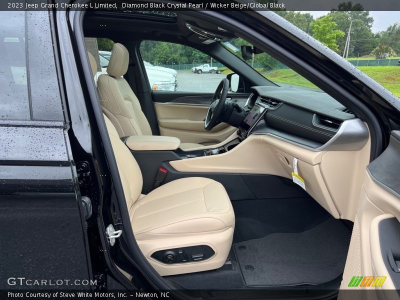 Front Seat of 2023 Grand Cherokee L Limited