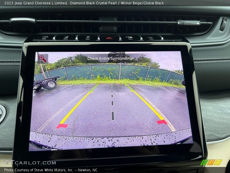 Controls of 2023 Grand Cherokee L Limited