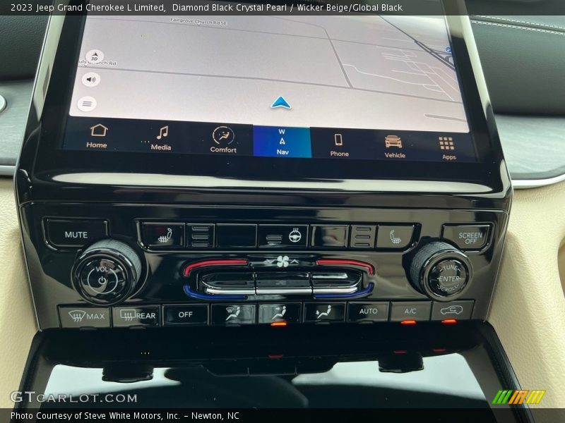 Controls of 2023 Grand Cherokee L Limited