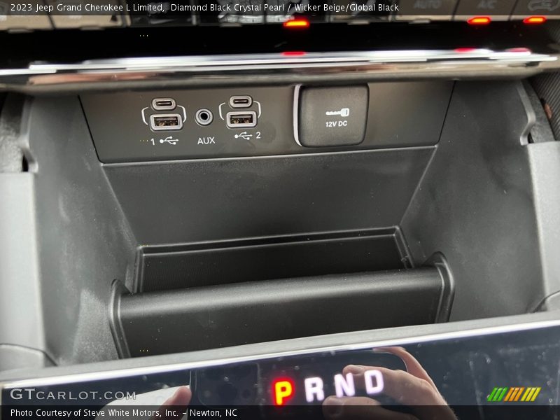 Diamond Black Crystal Pearl / Wicker Beige/Global Black 2023 Jeep Grand Cherokee L Limited