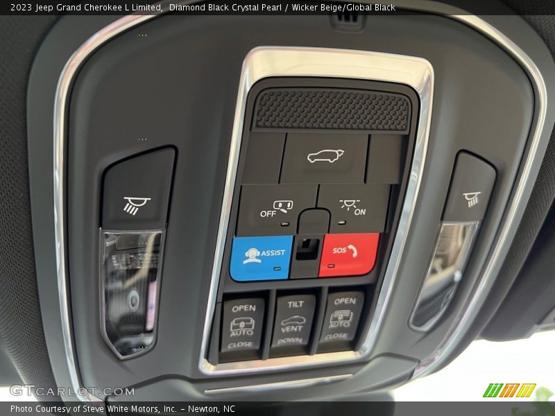 Diamond Black Crystal Pearl / Wicker Beige/Global Black 2023 Jeep Grand Cherokee L Limited