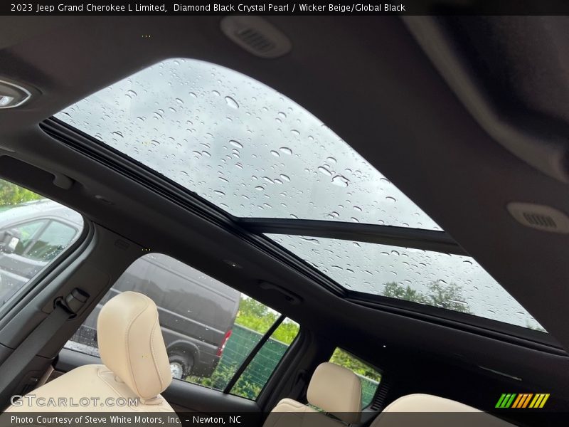 Sunroof of 2023 Grand Cherokee L Limited