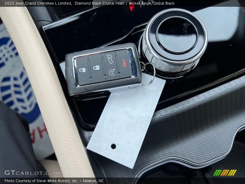 Keys of 2023 Grand Cherokee L Limited