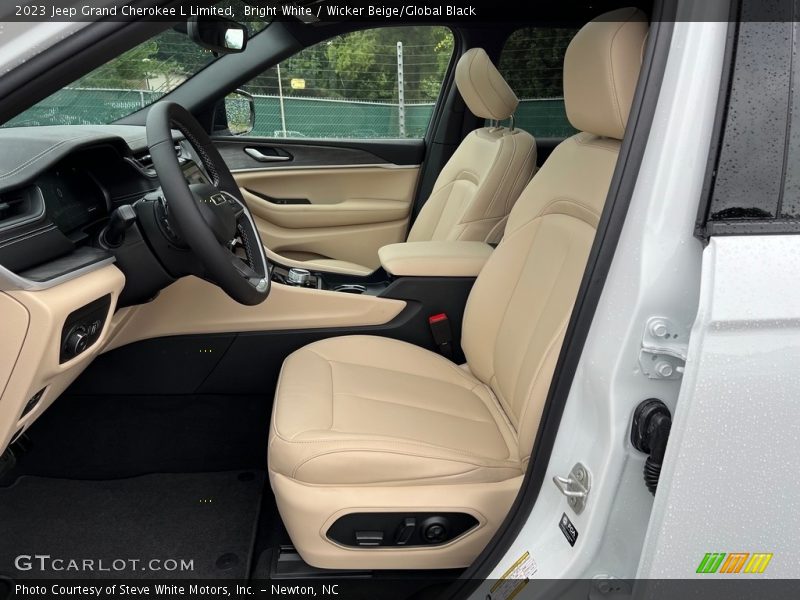 Front Seat of 2023 Grand Cherokee L Limited