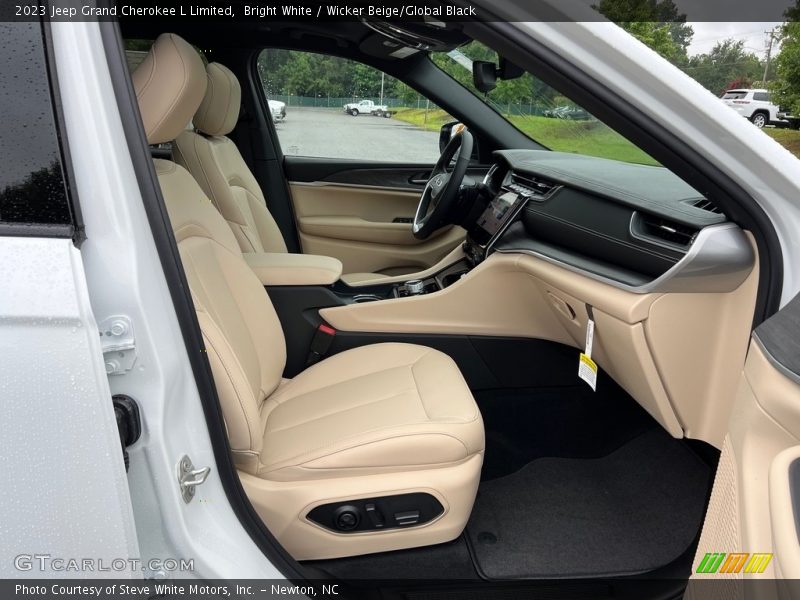 Front Seat of 2023 Grand Cherokee L Limited