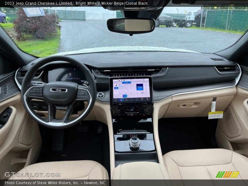 Dashboard of 2023 Grand Cherokee L Limited