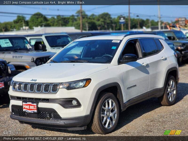 Bright White / Black 2023 Jeep Compass Latitude Lux 4x4