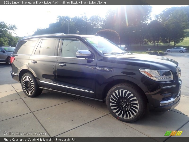 Front 3/4 View of 2021 Navigator Black Label 4x4