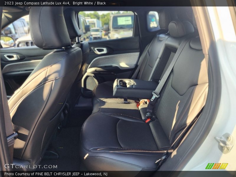 Bright White / Black 2023 Jeep Compass Latitude Lux 4x4