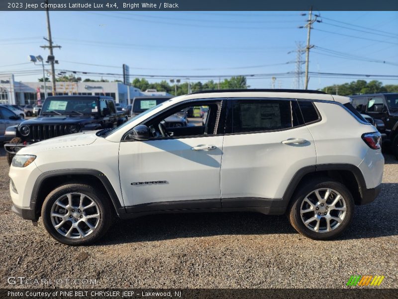 Bright White / Black 2023 Jeep Compass Latitude Lux 4x4