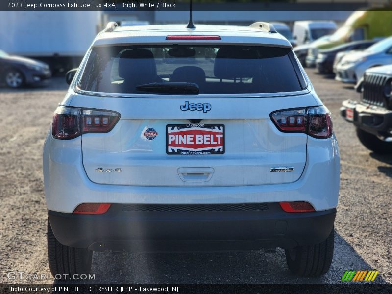 Bright White / Black 2023 Jeep Compass Latitude Lux 4x4