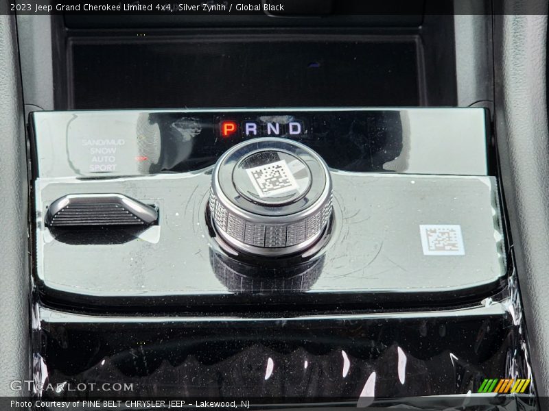 Silver Zynith / Global Black 2023 Jeep Grand Cherokee Limited 4x4