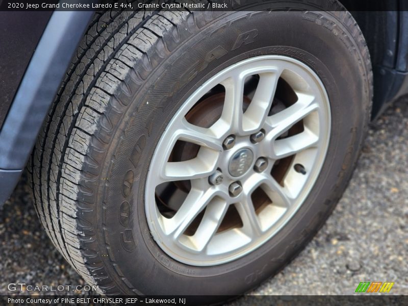 Granite Crystal Metallic / Black 2020 Jeep Grand Cherokee Laredo E 4x4