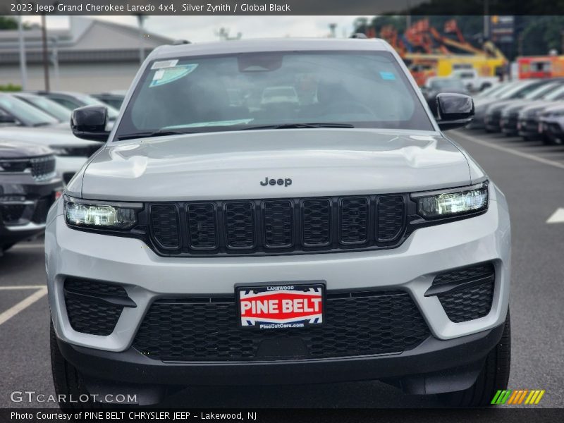 Silver Zynith / Global Black 2023 Jeep Grand Cherokee Laredo 4x4