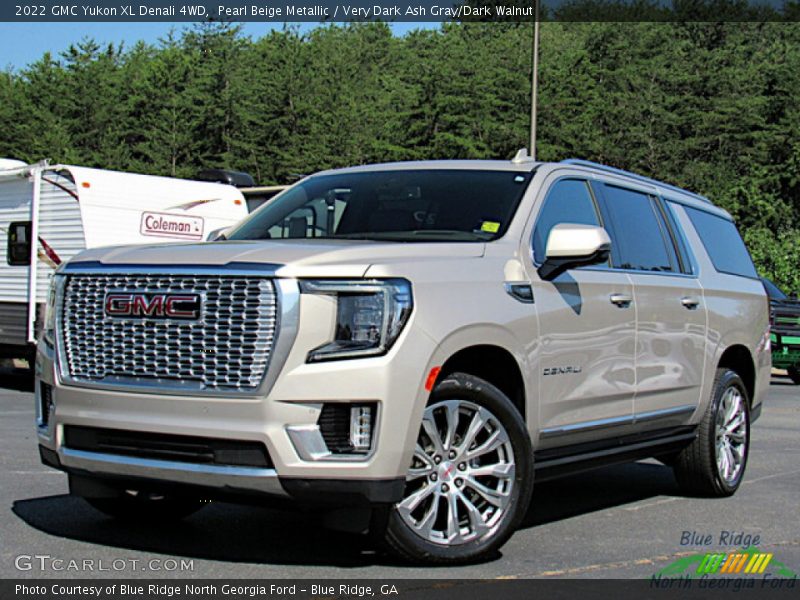 Front 3/4 View of 2022 Yukon XL Denali 4WD