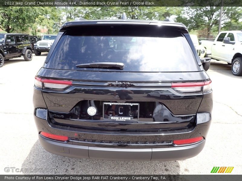 Diamond Black Crystal Pearl / Global Black 2023 Jeep Grand Cherokee Altitude 4x4