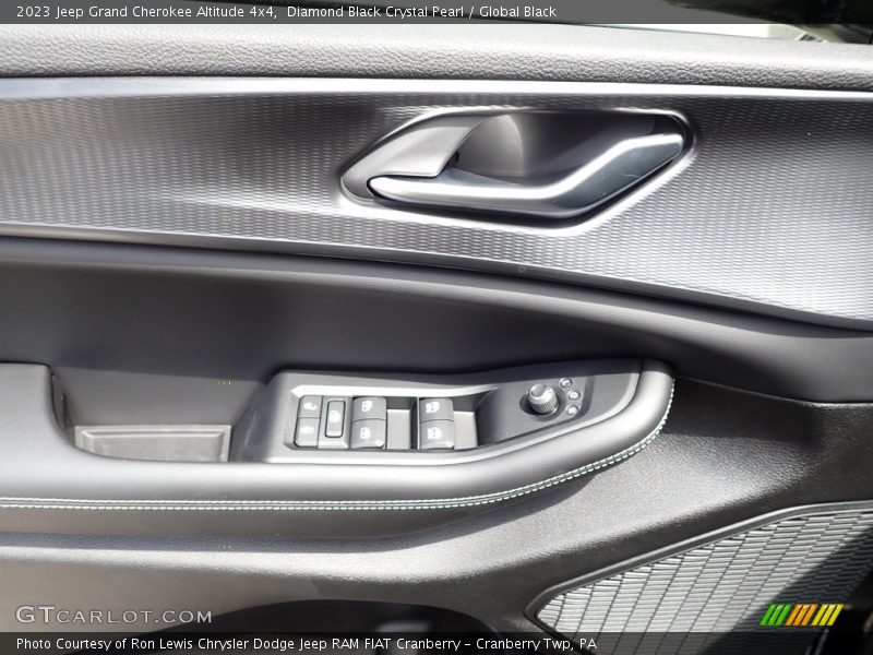 Diamond Black Crystal Pearl / Global Black 2023 Jeep Grand Cherokee Altitude 4x4